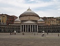 Piazza del Plebiscito – půlkruhové náměstí s kolonádami připomínající nám. sv. Petra v Římě