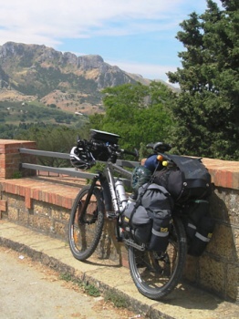 Pod sedlem Col de la Croix na západním pobřeží